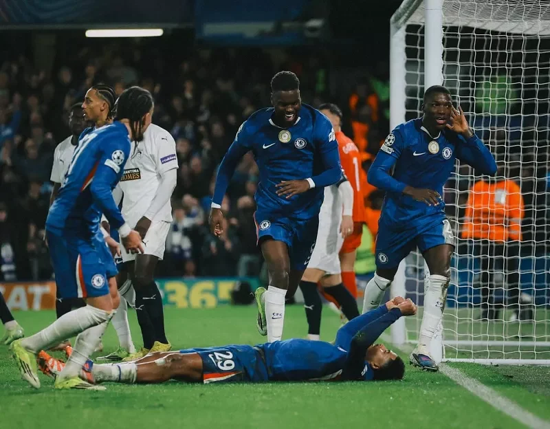 Napoli vs Chelsea đang có khoảng cách khá xa trên BXH